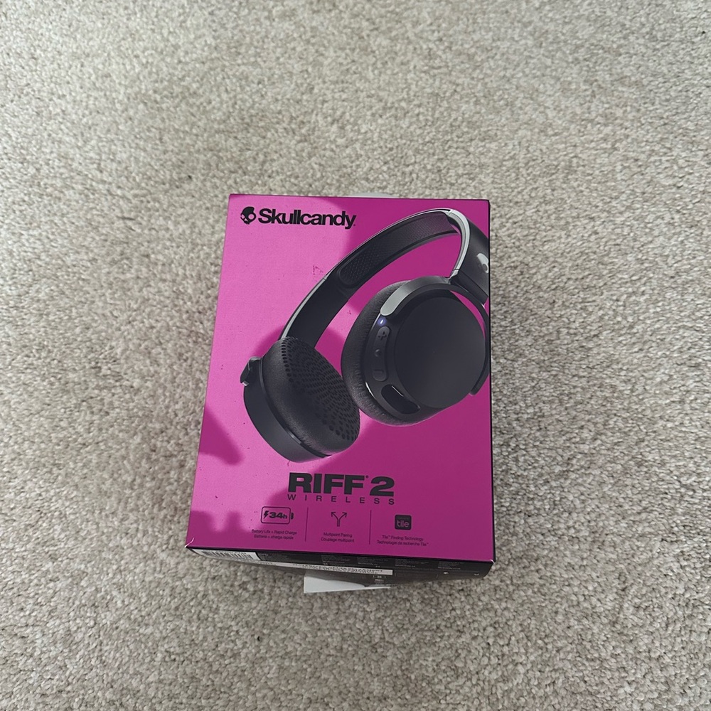 NEW Skullcandy Riff 2 Wireless Headphones - Black and Pink Box